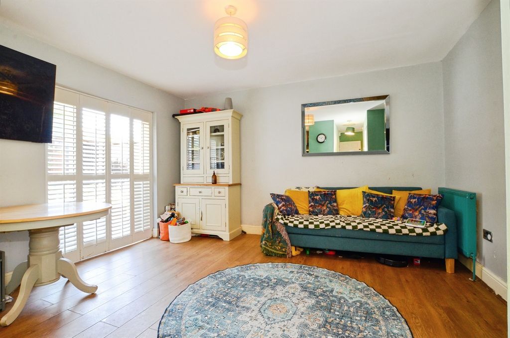 Property photo 2 of 25