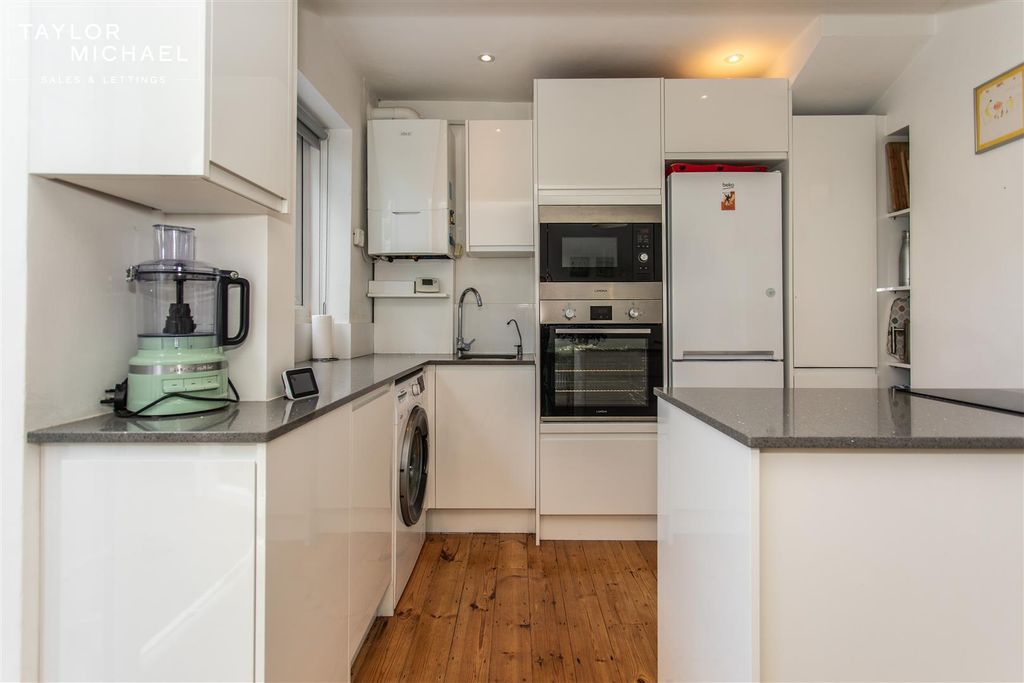 Property photo 2 of 29 Kitchen