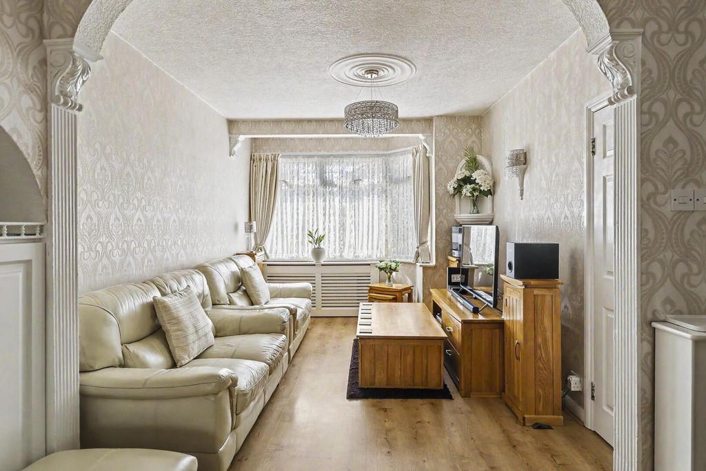 Property photo 2 of 40 Living Room