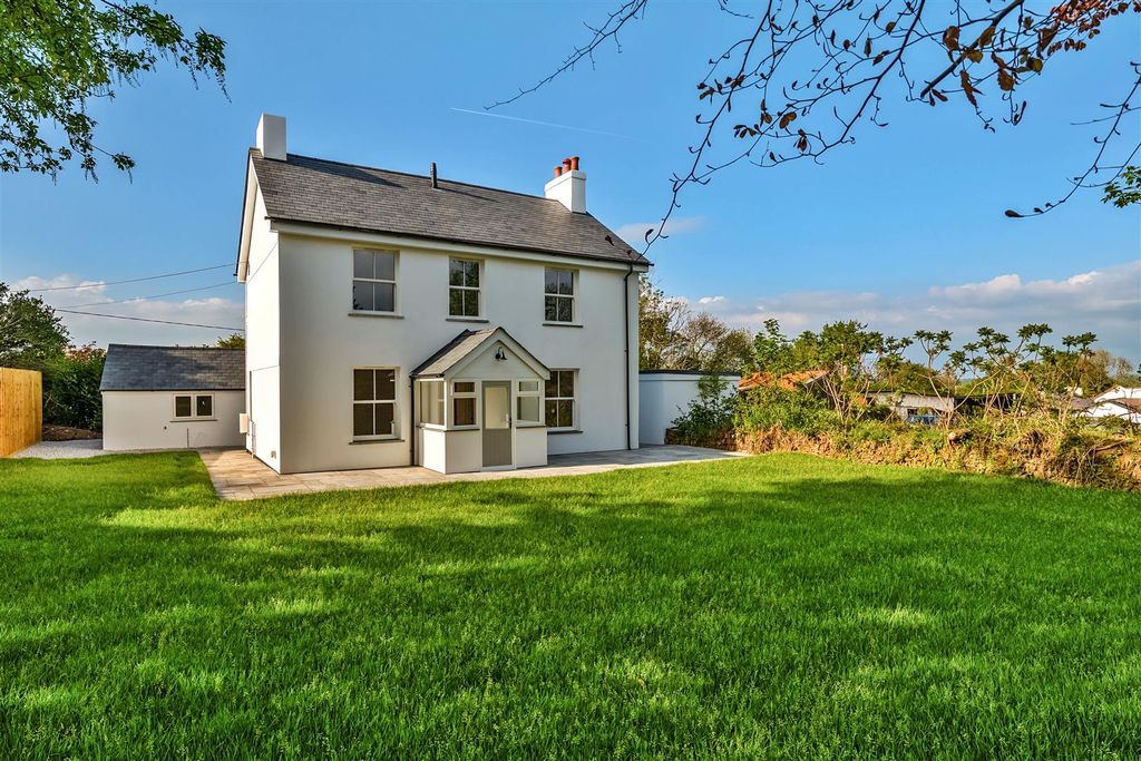 Property photo 1 of 22 3-68150687B7225-1285629-Arw-3.Jpg