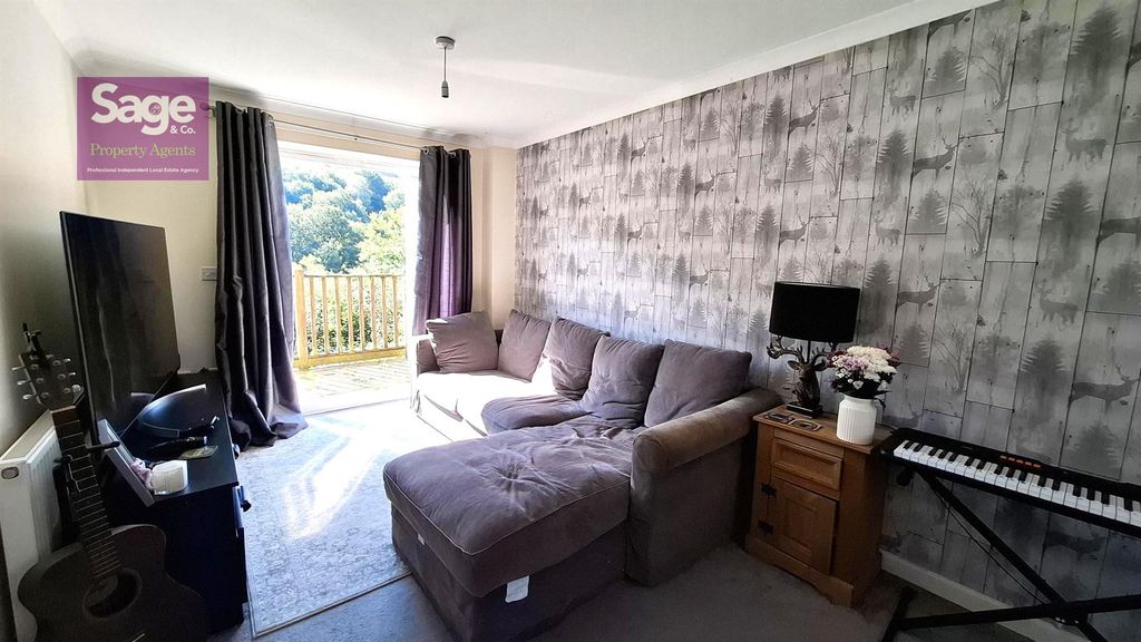 Property photo 2 of 31
