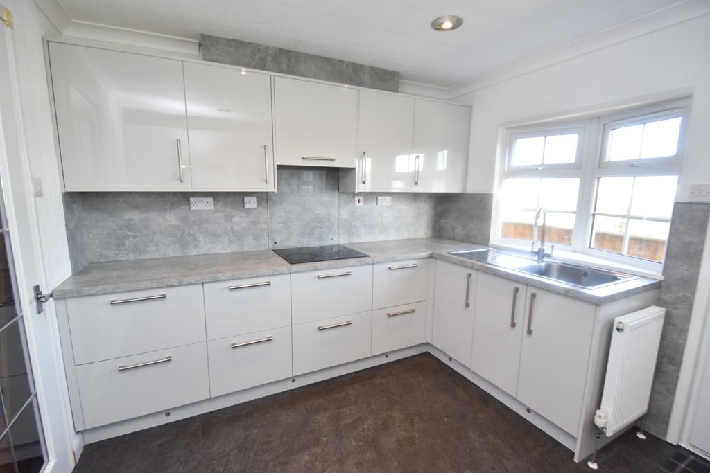 Property photo 2 of 12 Kitchen