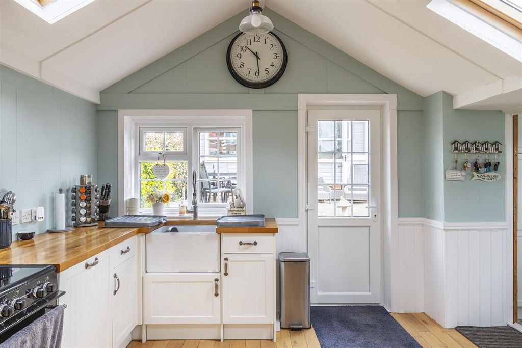 Property photo 3 of 41 Kitchen/Diner