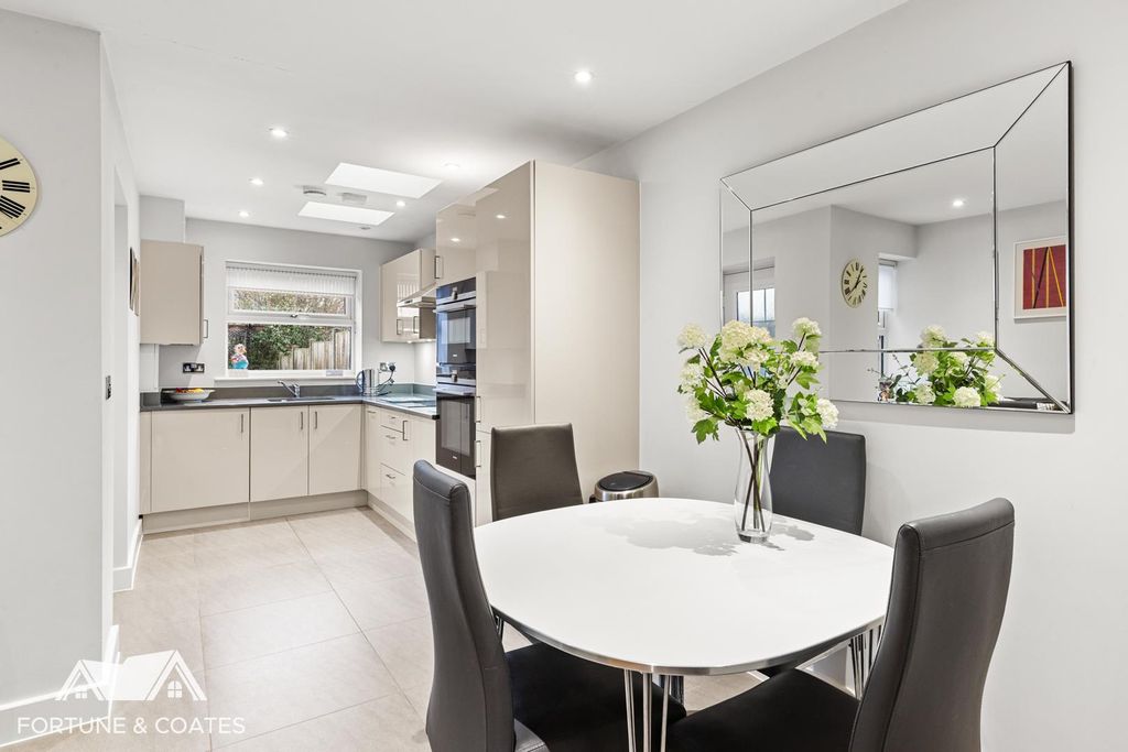 Property photo 2 of 28 Hazelwoodpark_14.Jpg