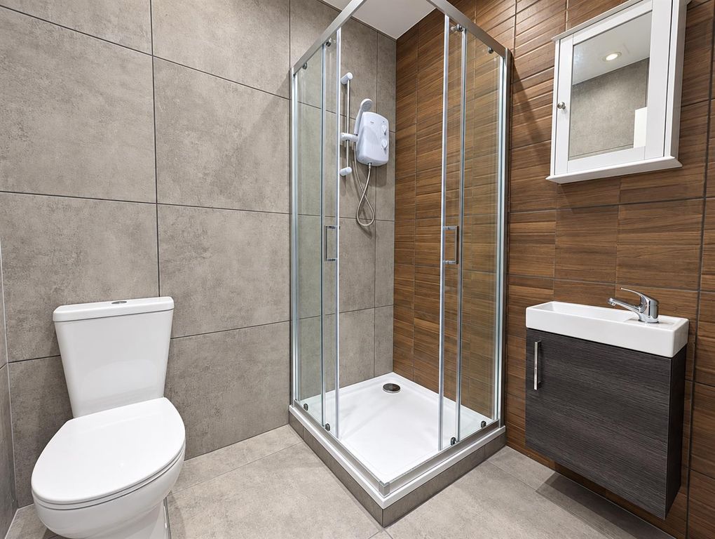 Property photo 3 of 7 Bathroom