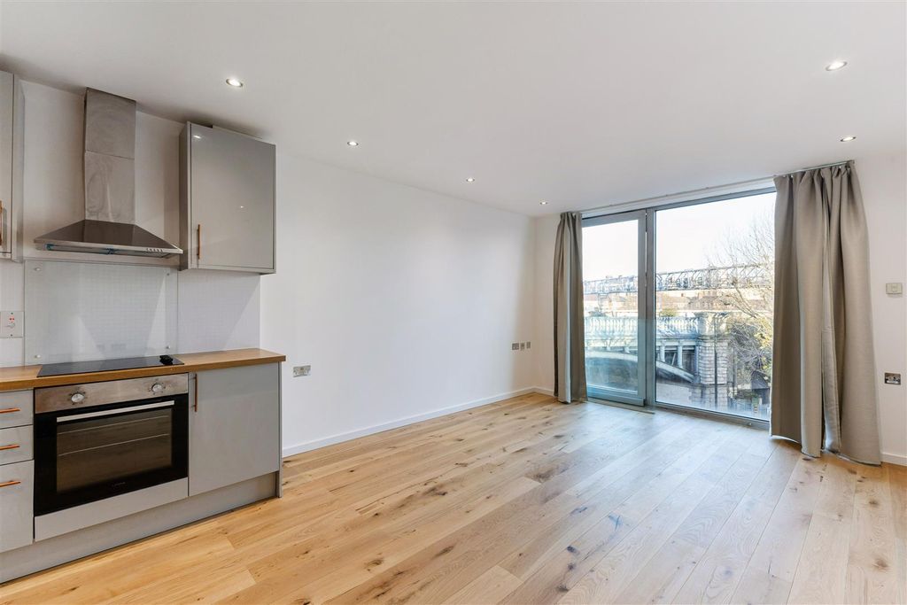 Property photo 3 of 10 101123_31B Maltings Place Tower Bridge Road-10.Jpg
