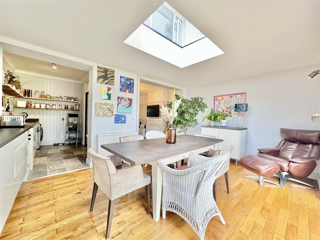 Property photo 3 of 37