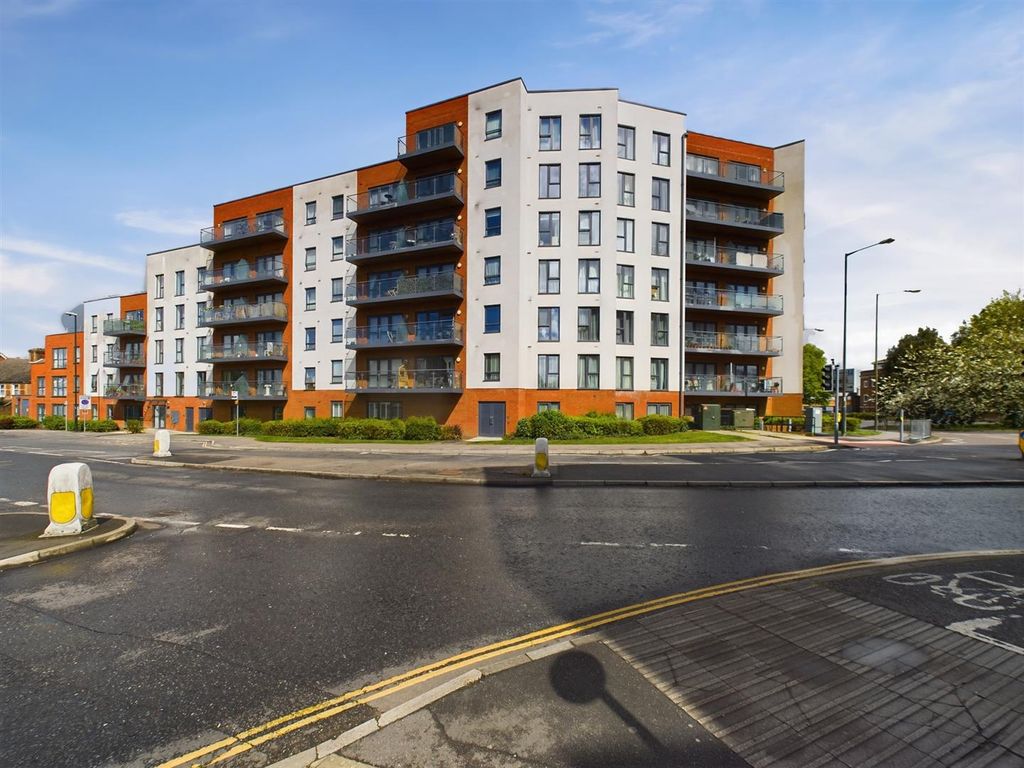 Property photo 1 of 10 Cam02600G0-Pr0201-Still020.Jpg