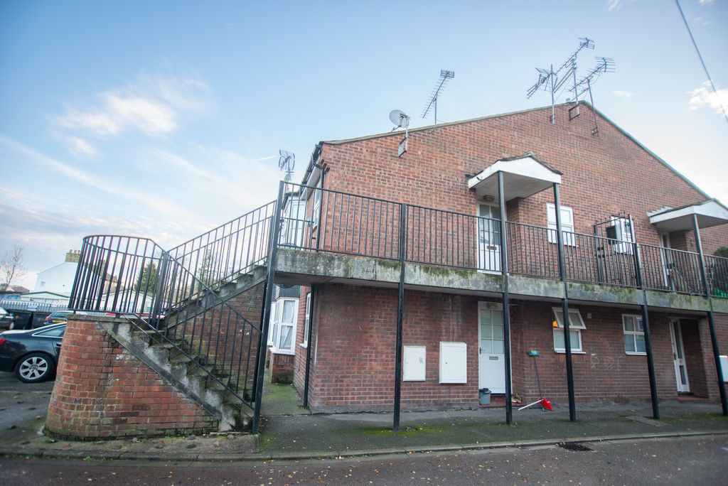 Property photo 1 of 8