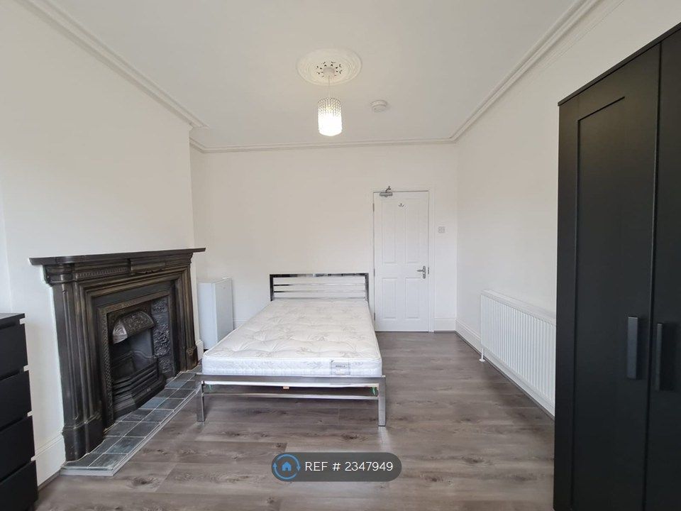 Property photo 1 of 8 Bedroom 1