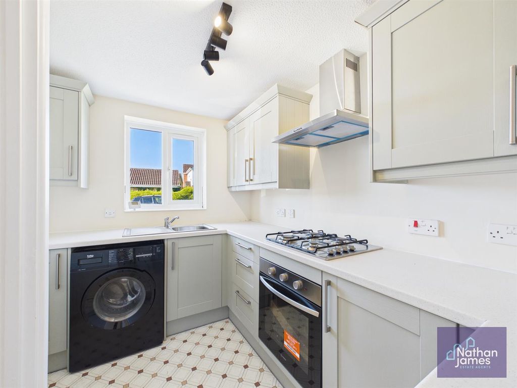 Property photo 2 of 11 Kitchen