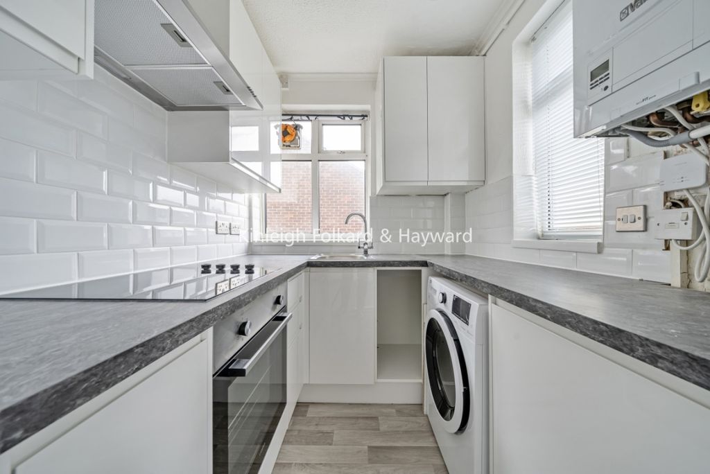Property photo 1 of 6 Kitchen