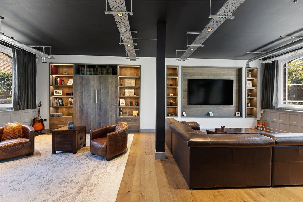 Property photo 3 of 46 Entertainment Room