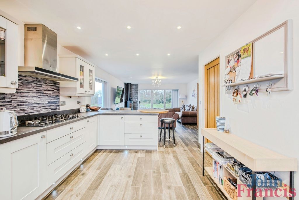 Property photo 3 of 24 Pbox-Img.Jpg