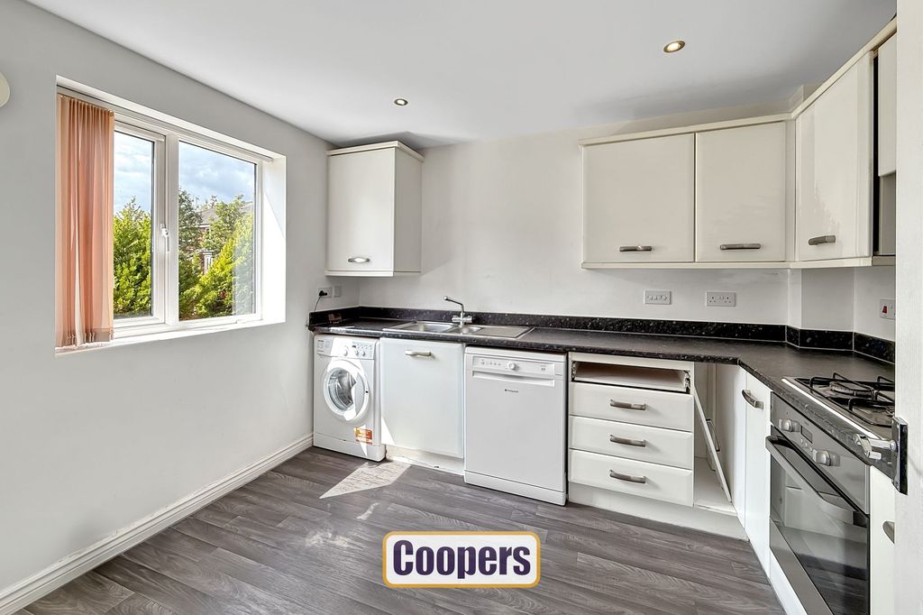 Property photo 3 of 12 Kitchen