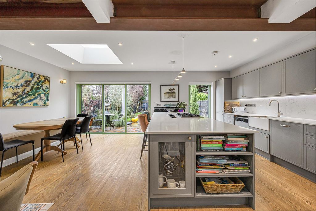 Property photo 3 of 31 Kitchen View