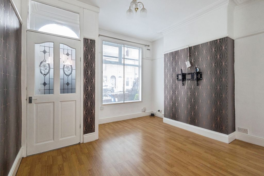 Property photo 2 of 17 Pbox-Img.Jpg