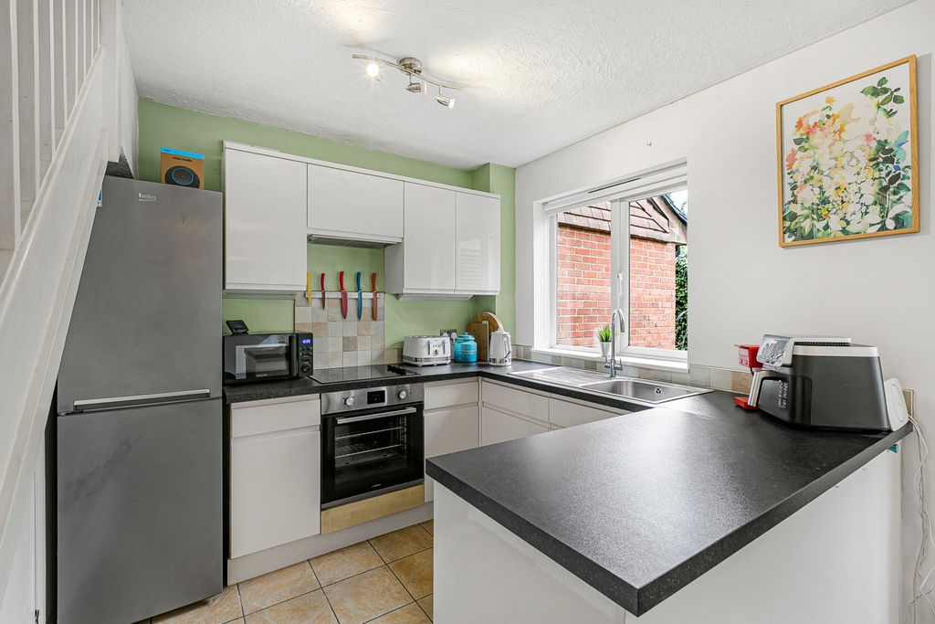 Property photo 3 of 17 Kitchen