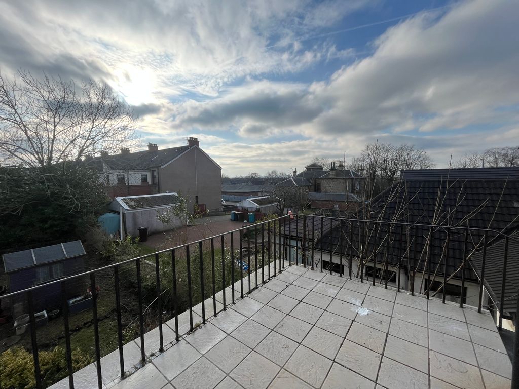 Property photo 2 of 12 External 2