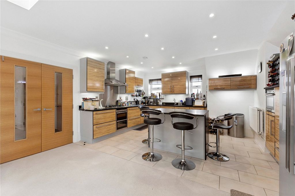 Property photo 3 of 14 Kitchen