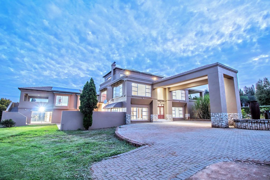 Property photo 1 of 43