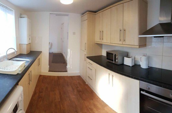 Property photo 2 of 6 Kitchen