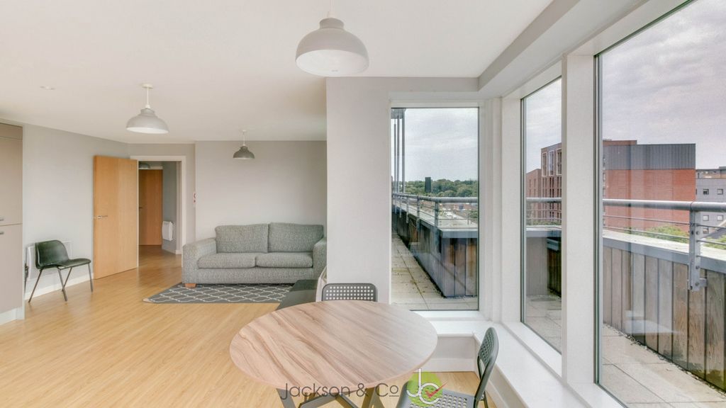 Property photo 2 of 9