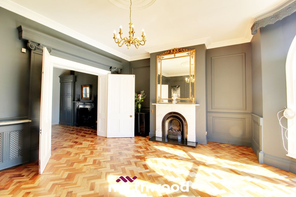 Property photo 2 of 26