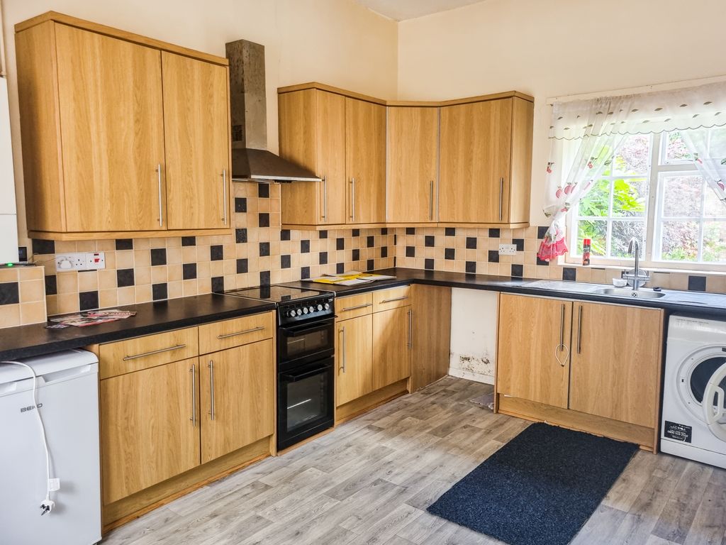 Property photo 3 of 12 Kitchen