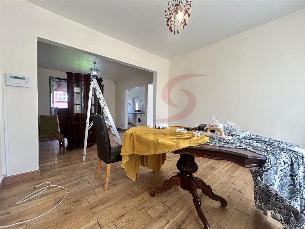 Property photo 3 of 17 Lounge/Dining Room