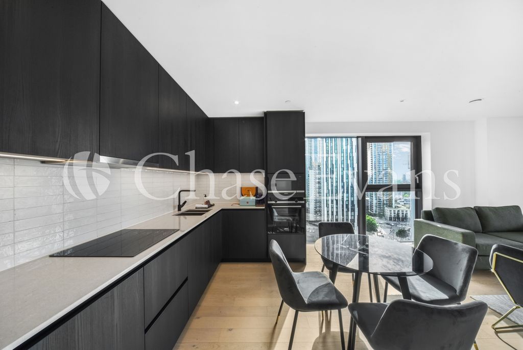 Property photo 3 of 17 Kitchen