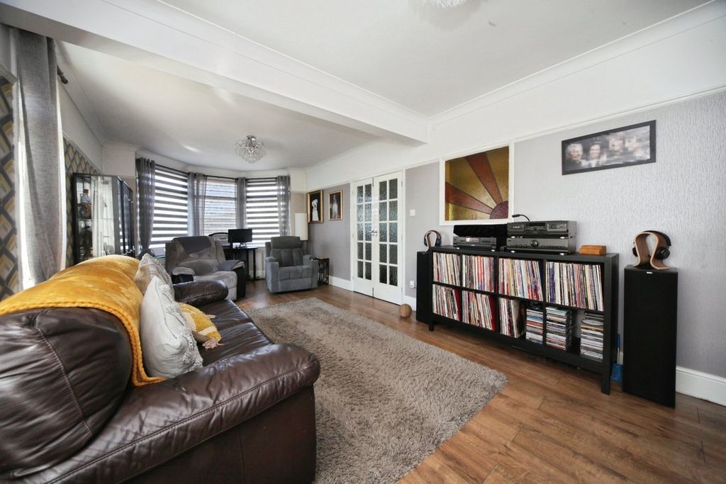 Property photo 3 of 25