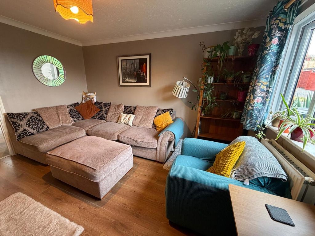Property photo 2 of 12 Living Room