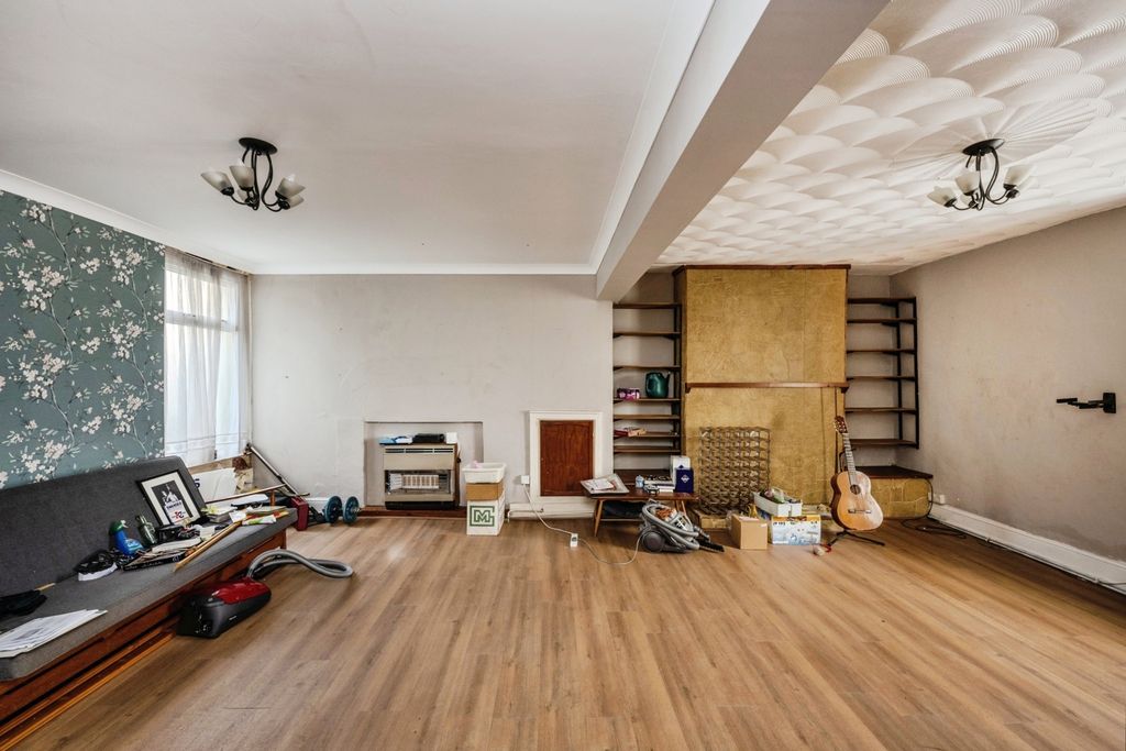 Property photo 2 of 19 Photo