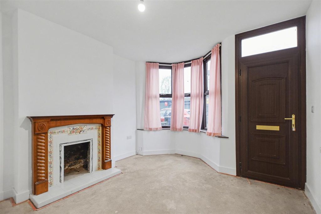 Property photo 2 of 15 Lounge_1.Jpeg