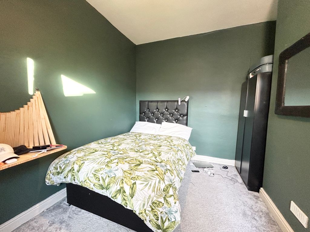 Property photo 1 of 7 Bedroom