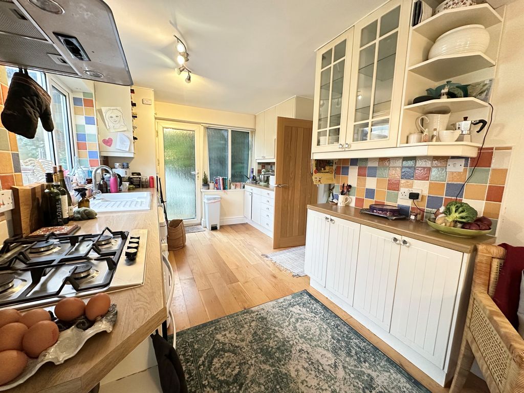 Property photo 3 of 10 Front