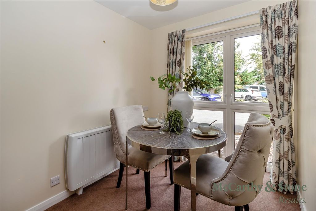Property photo 2 of 21 8701825-Interior08.Jpg