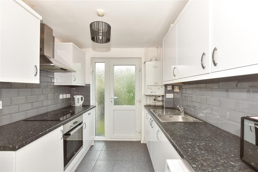 Property photo 2 of 10 Kitchen