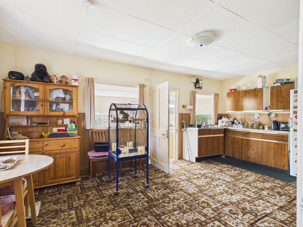 Property photo 3 of 21 Kitchen / Dining Room