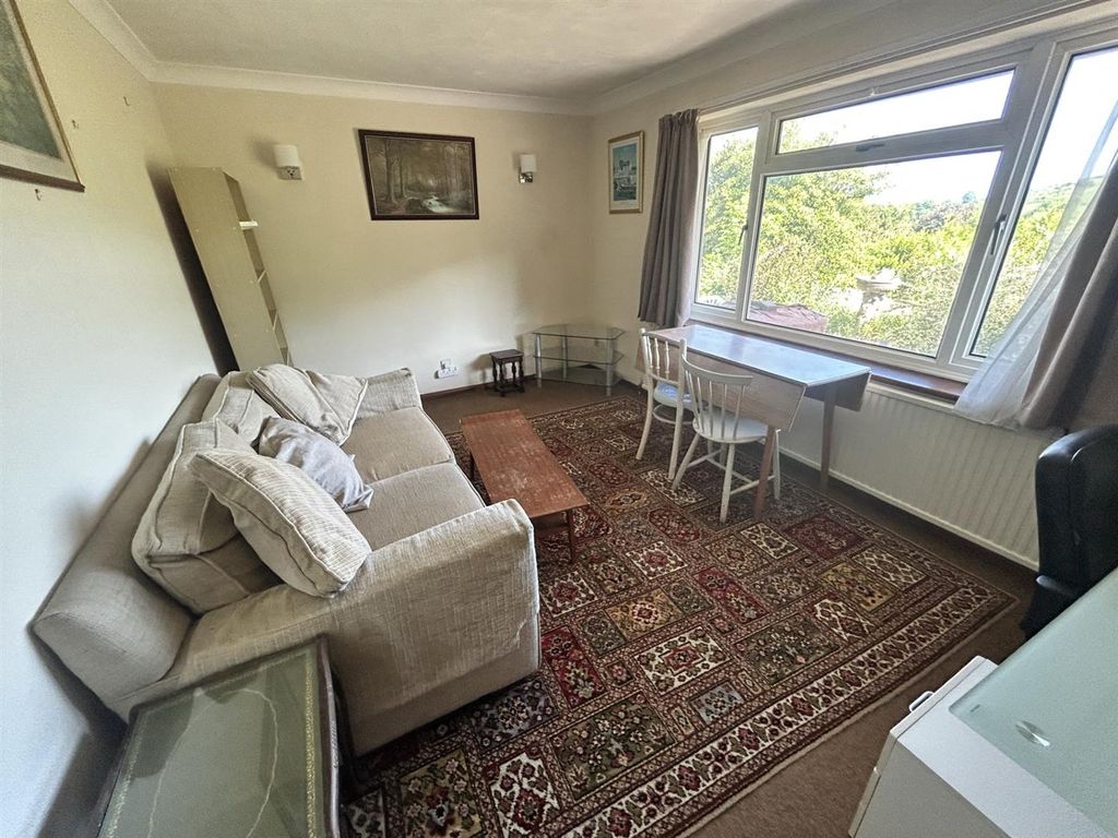 Property photo 3 of 8 01323 438506