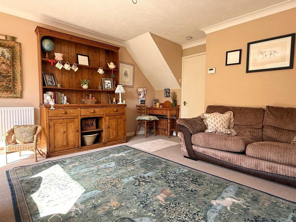 Property photo 2 of 25 Living Room