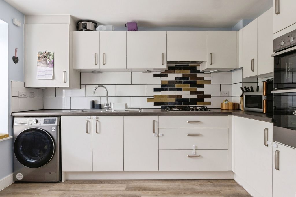 Property photo 3 of 18 Pbox-Img.Jpg