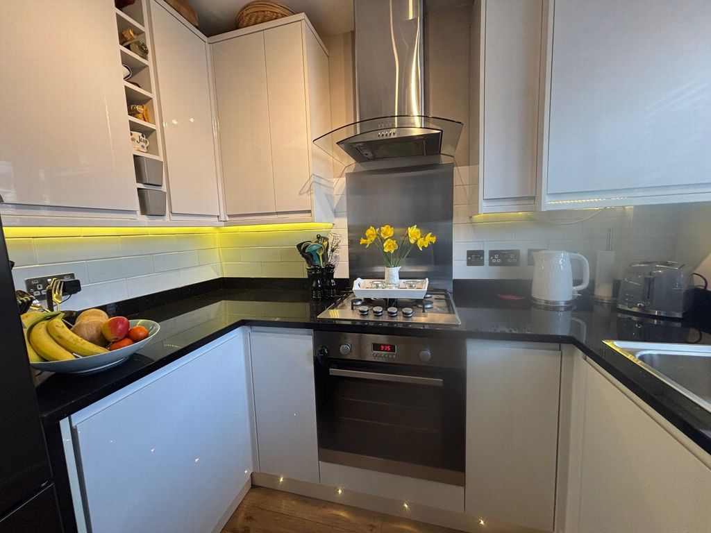 Property photo 3 of 7 Photo 2