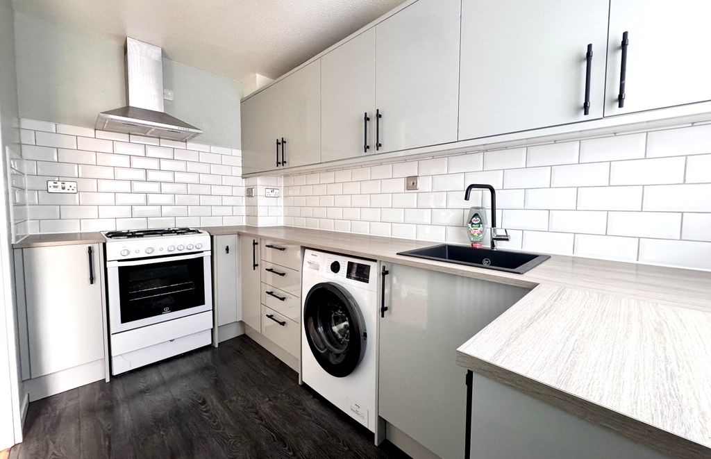 Property photo 2 of 16 Kitchen