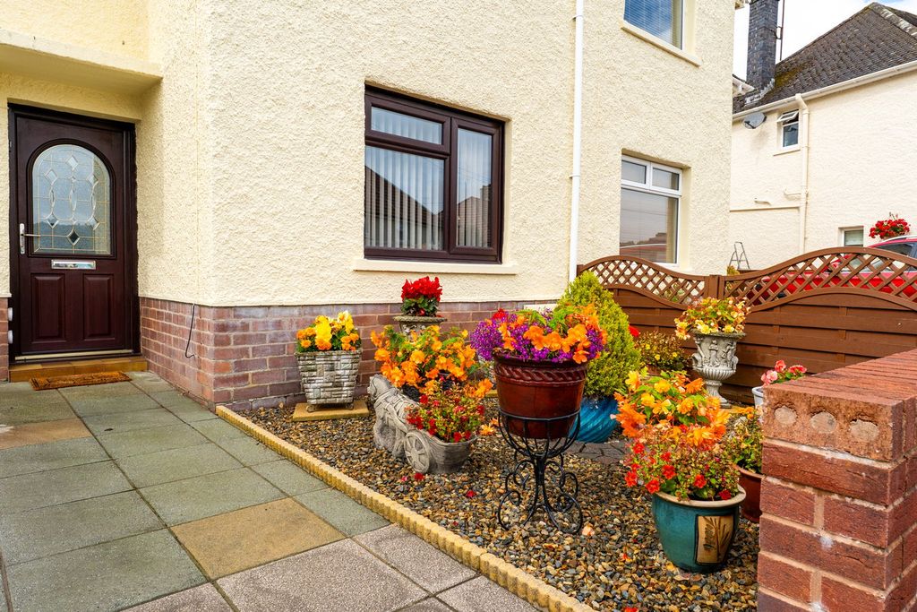 Property photo 3 of 41