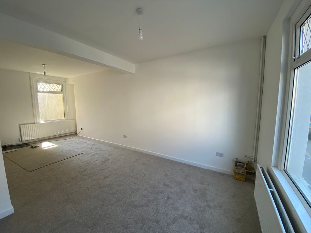 Property photo 3 of 6 Living Room