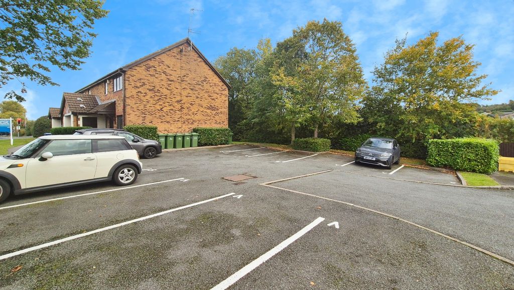 Property photo 2 of 11 Pbox-Street_Scape-346370.Jpg