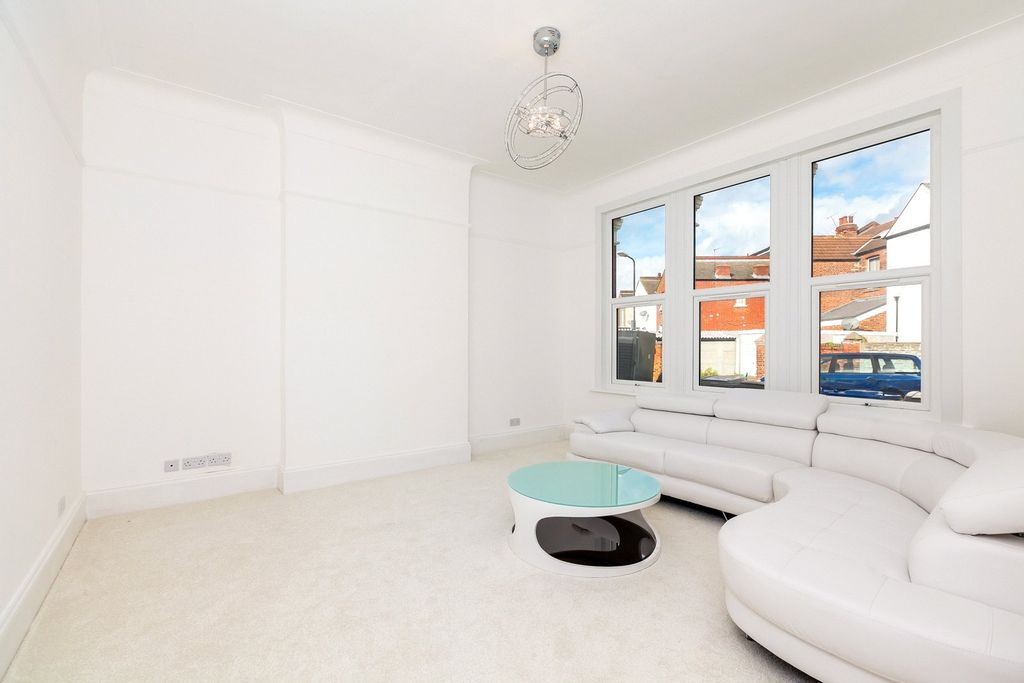 Property photo 3 of 11 Picture No. 04