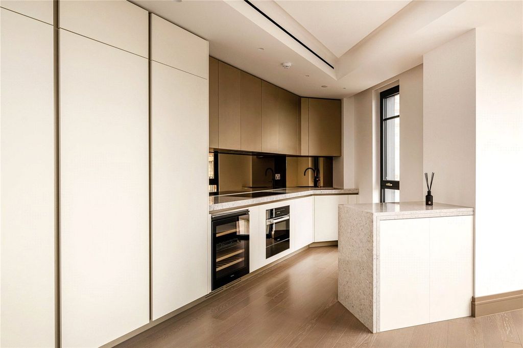 Property photo 3 of 10 Kitchen